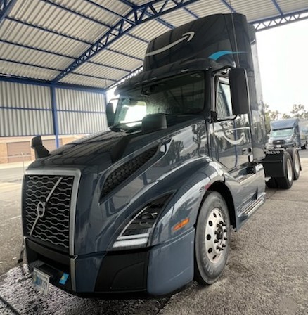 Same Volvo VNL semi-truck fully repaired and refinished at Key West